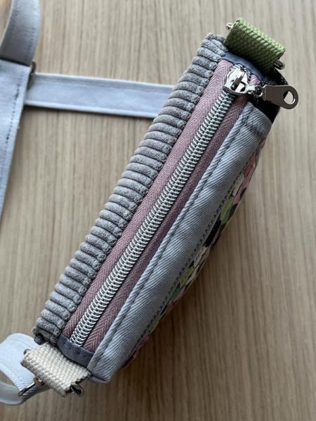 "Flickenwerk I/5" (grau-altrosa) - HERZEN - Designerstoff von Alexander Henry